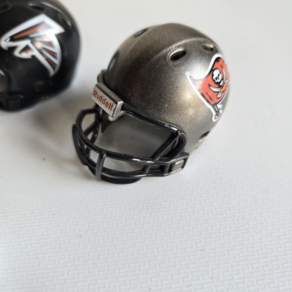 4 NFL Riddell Pocket Pro Helmet Lot NFC South Mini Football Vintage 1.5" - Picture 4 of 5